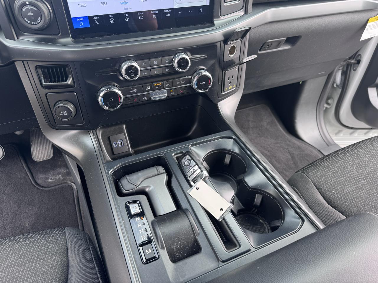 Ford F-150 XLT 2WD SuperCrew 5.5' Box 2024