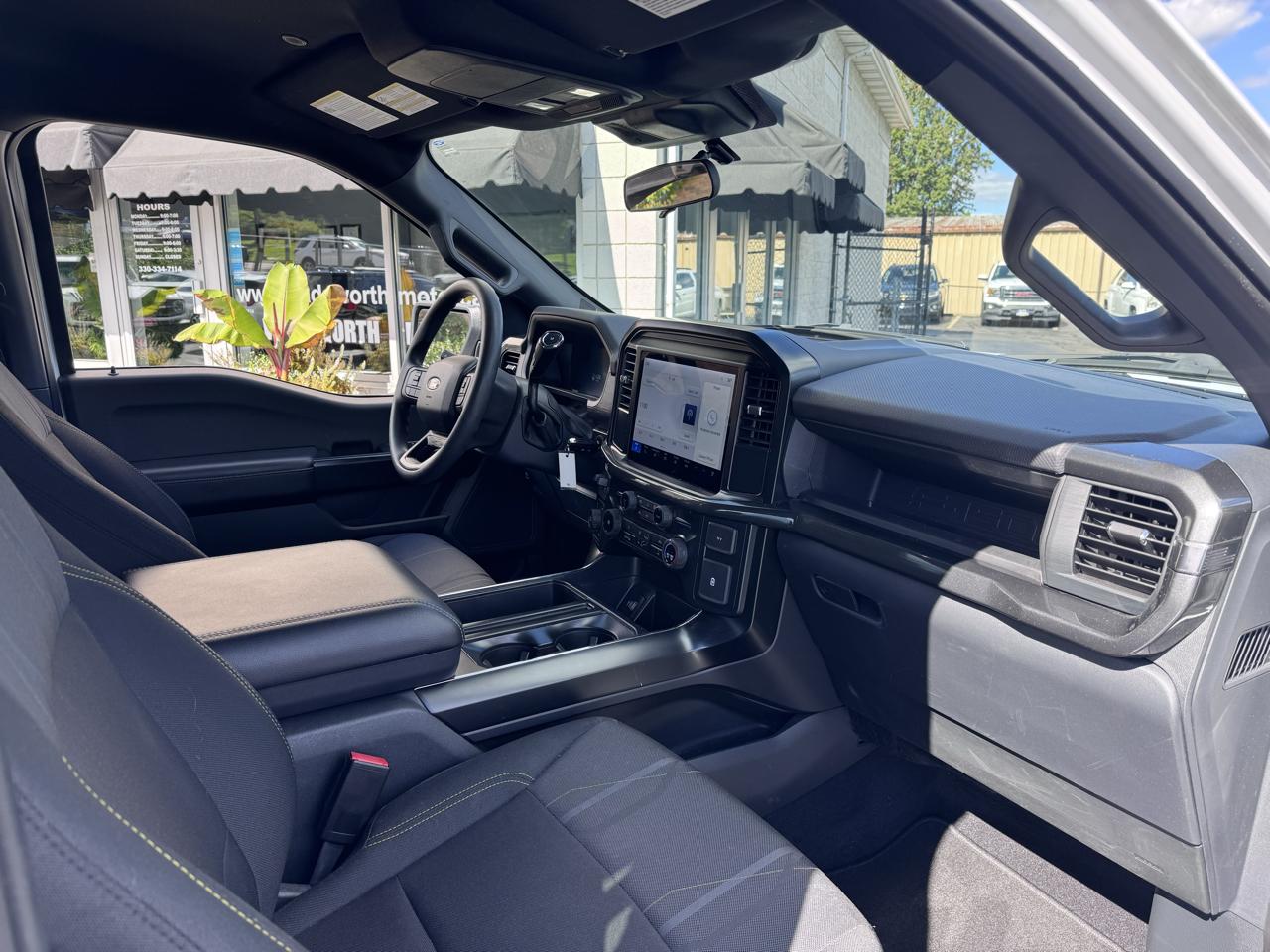 Ford F-150 STX 4WD SuperCrew 5.5' Box 2025