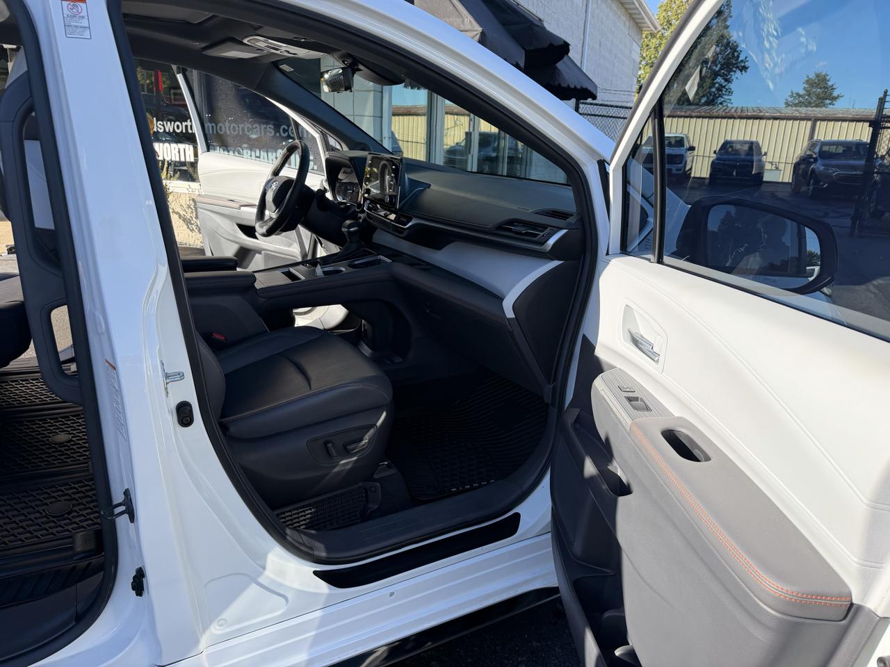 Toyota Sienna Platinum AWD 7-Passenger (Natl) 2024