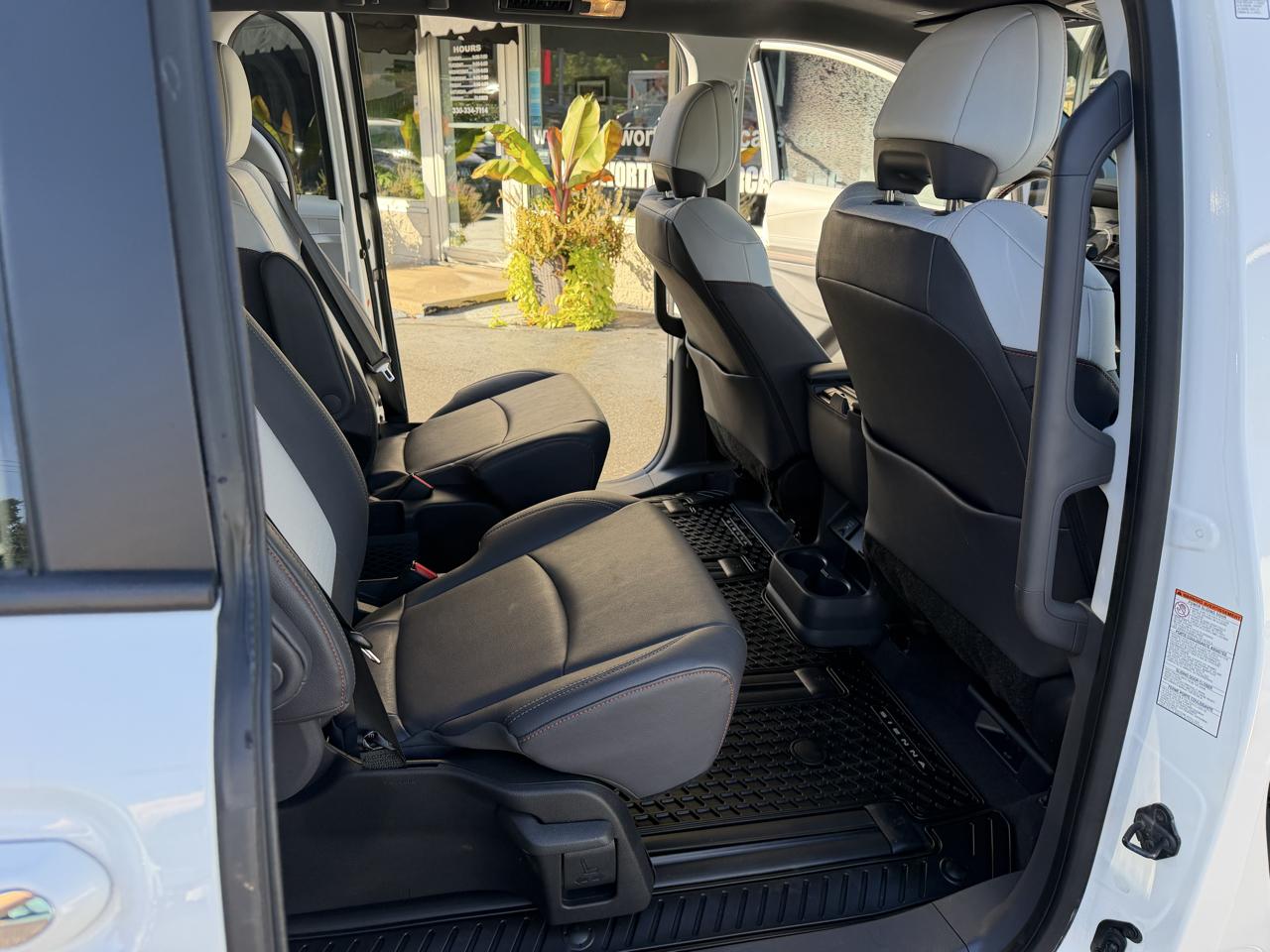 Toyota Sienna Platinum AWD 7-Passenger (Natl) 2024