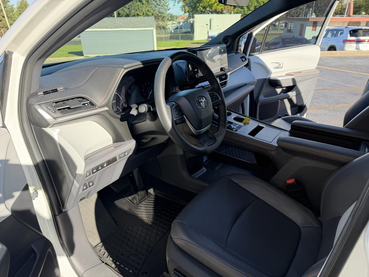 Toyota Sienna Platinum AWD 7-Passenger (Natl) 2024