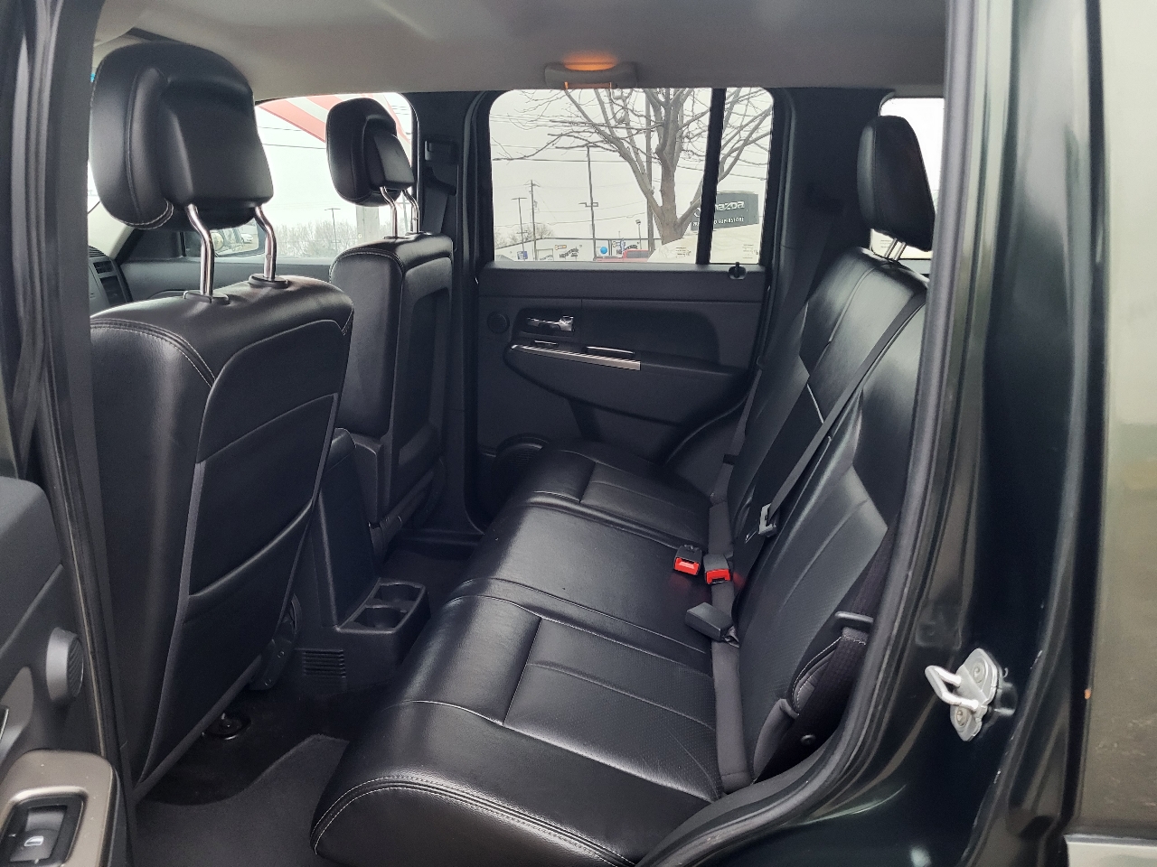 Jeep Liberty Limited 2WD 2011