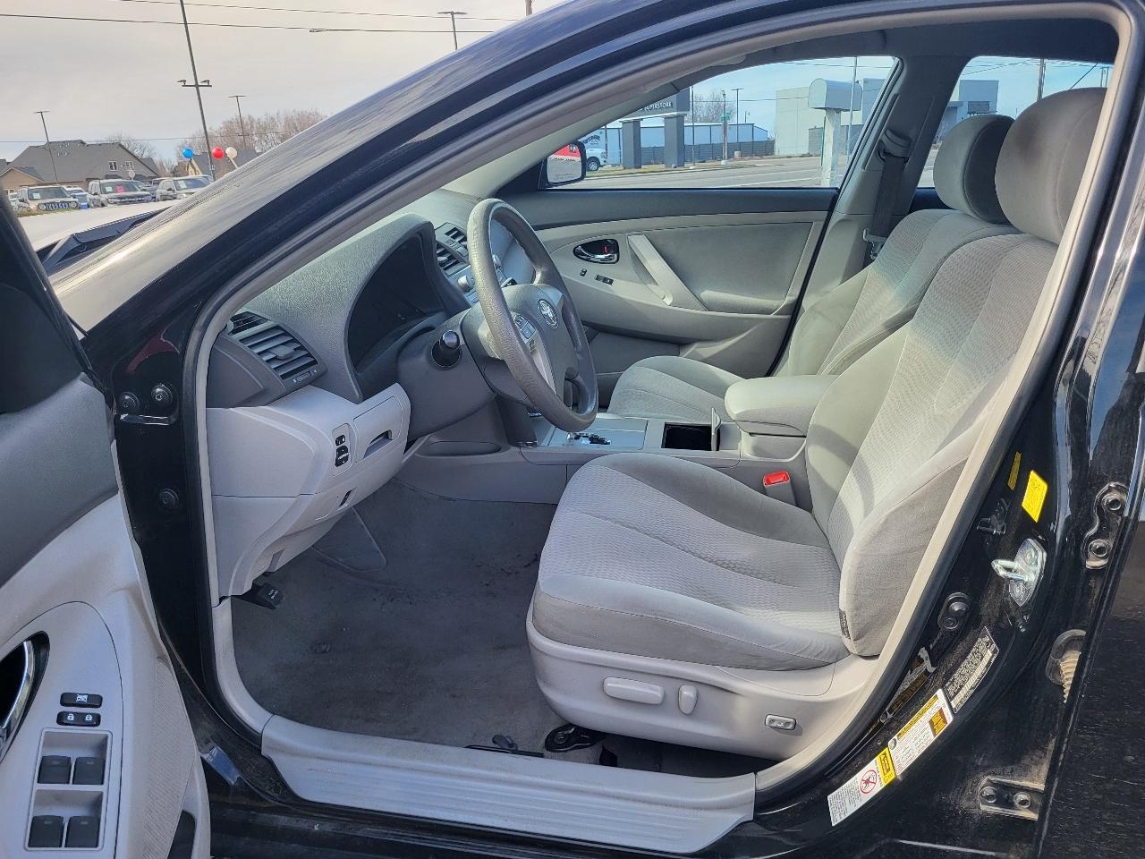 Toyota Camry Base 6-Spd AT 2011