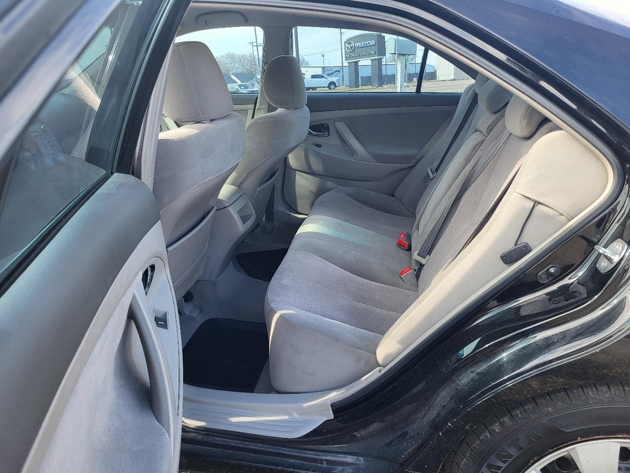 Toyota Camry Base 6-Spd AT 2011