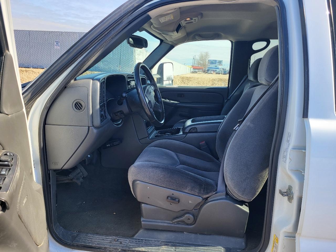 GMC Sierra 2500HD Work Truck Crew Cab Long Bed 4WD 2006