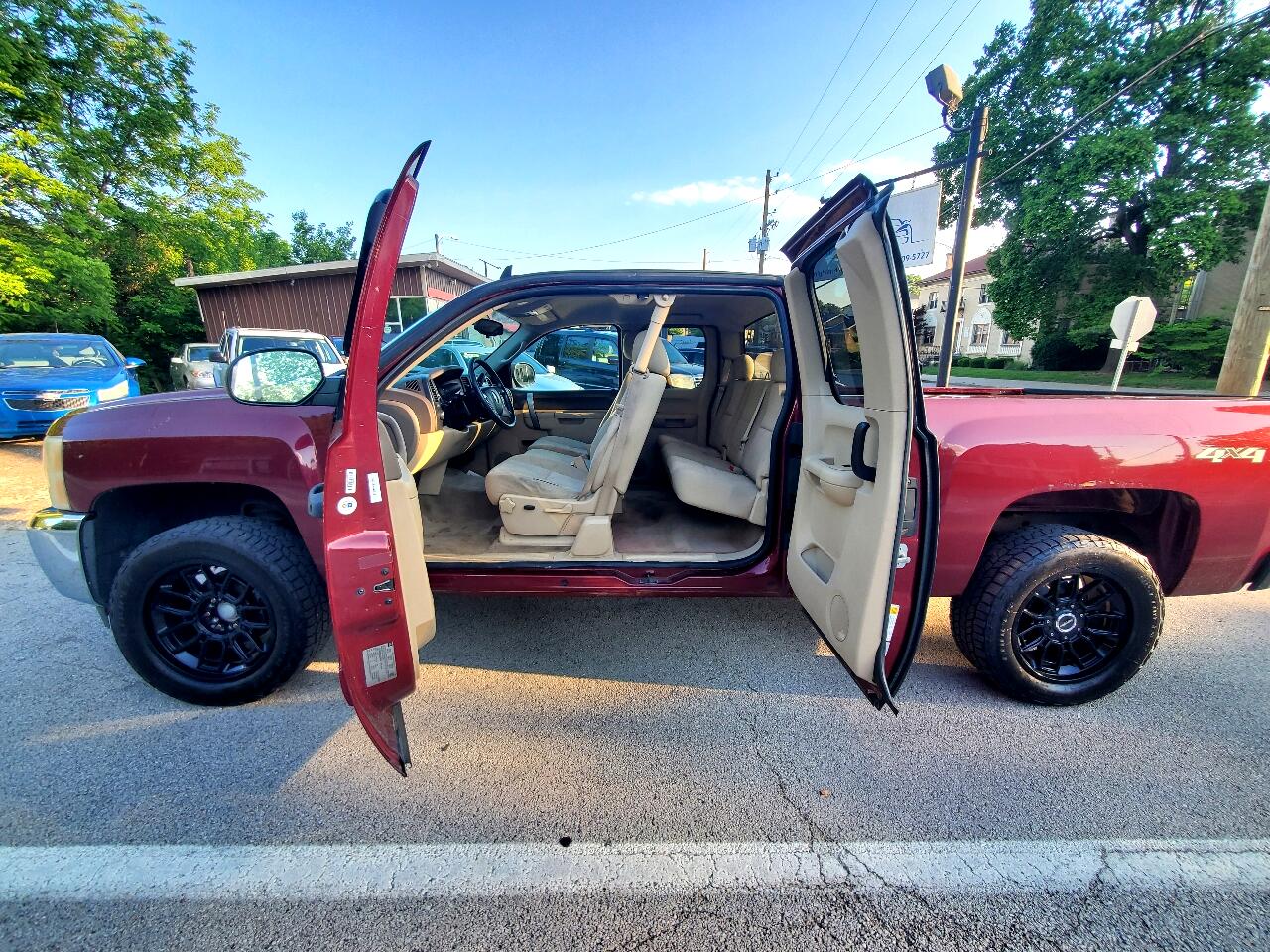 2013 Chevrolet Silverado 1500 LT photo 3