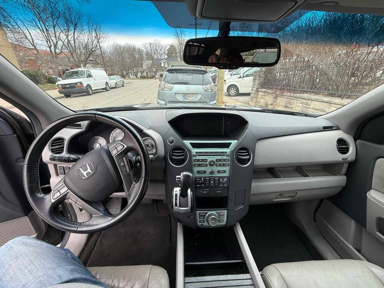 Honda Pilot Touring 2WD 5-Spd AT 2010