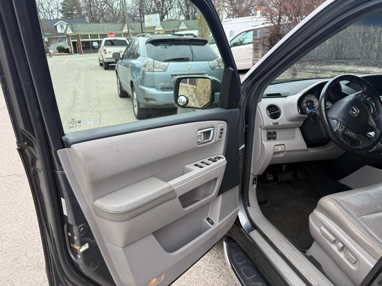 Honda Pilot Touring 2WD 5-Spd AT 2010