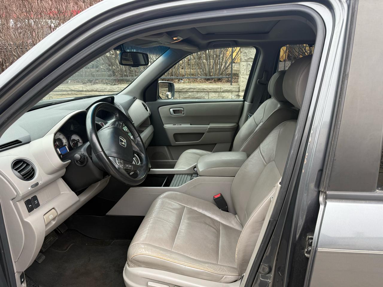 Honda Pilot Touring 2WD 5-Spd AT 2010