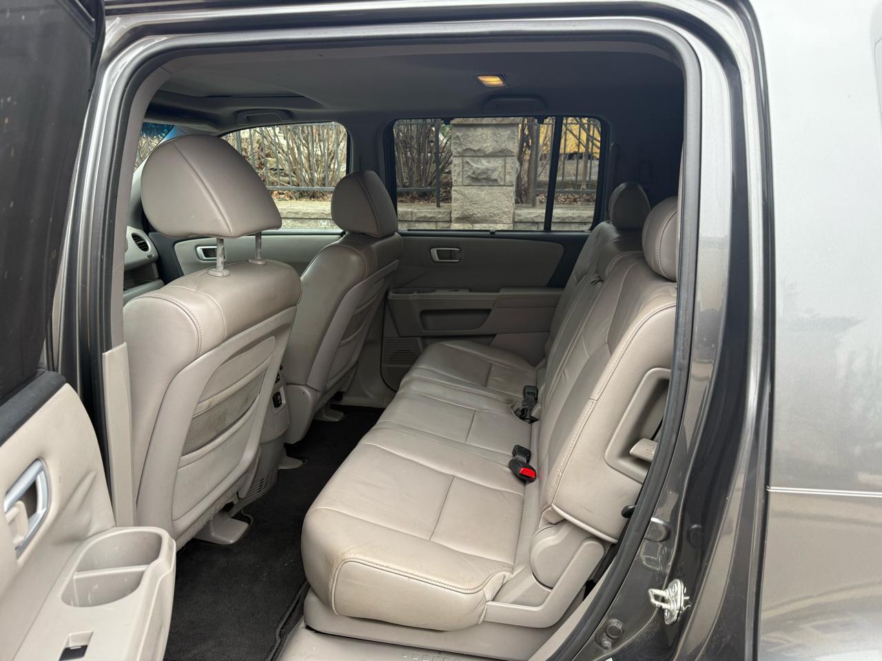 Honda Pilot Touring 2WD 5-Spd AT 2010