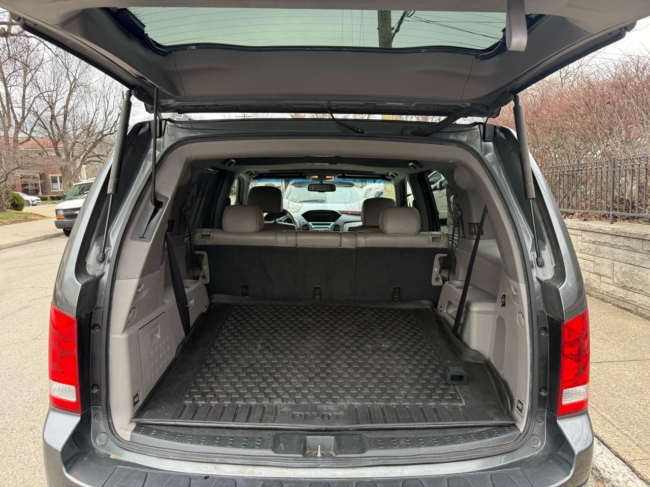 Honda Pilot Touring 2WD 5-Spd AT 2010