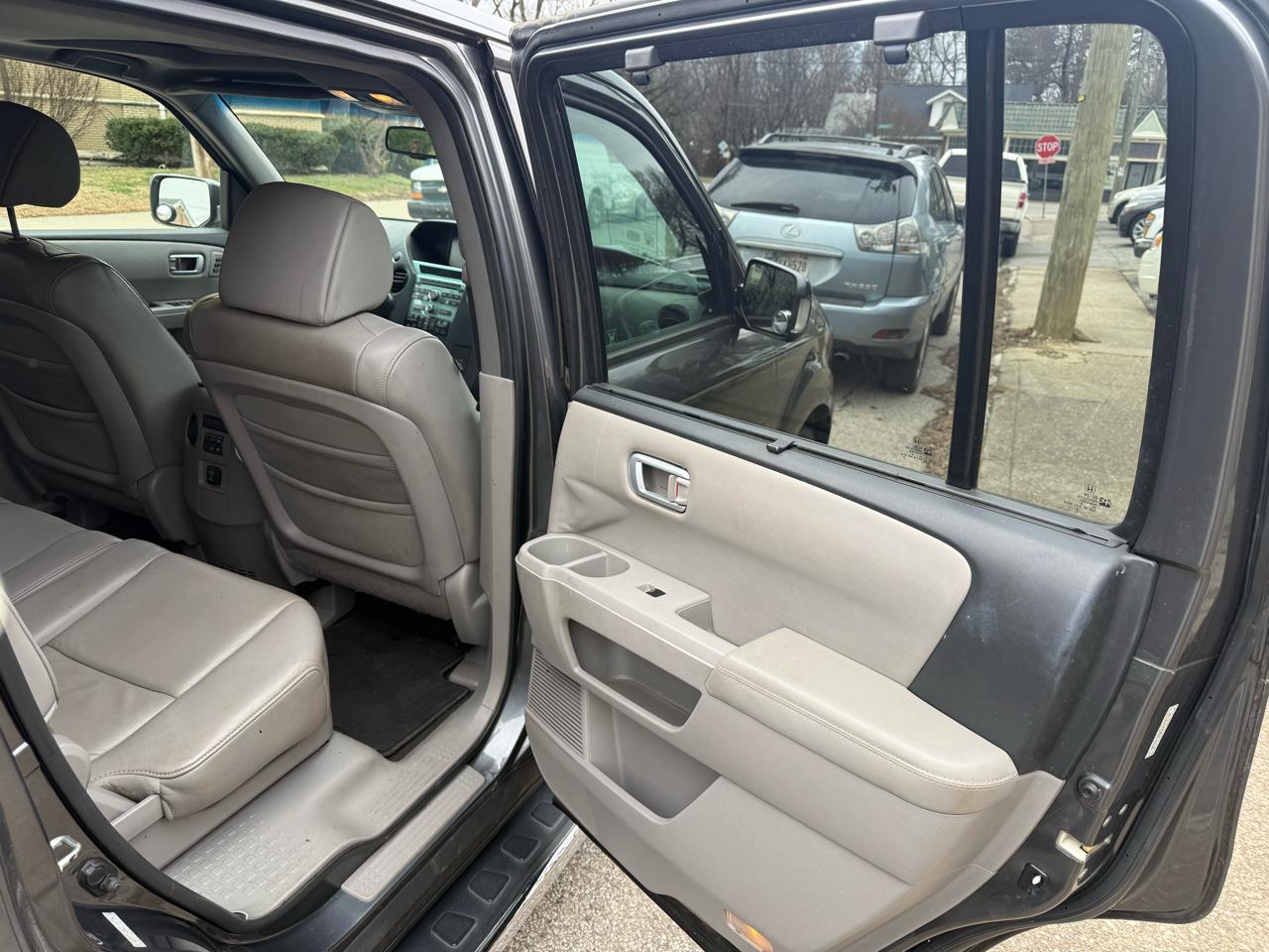 Honda Pilot Touring 2WD 5-Spd AT 2010