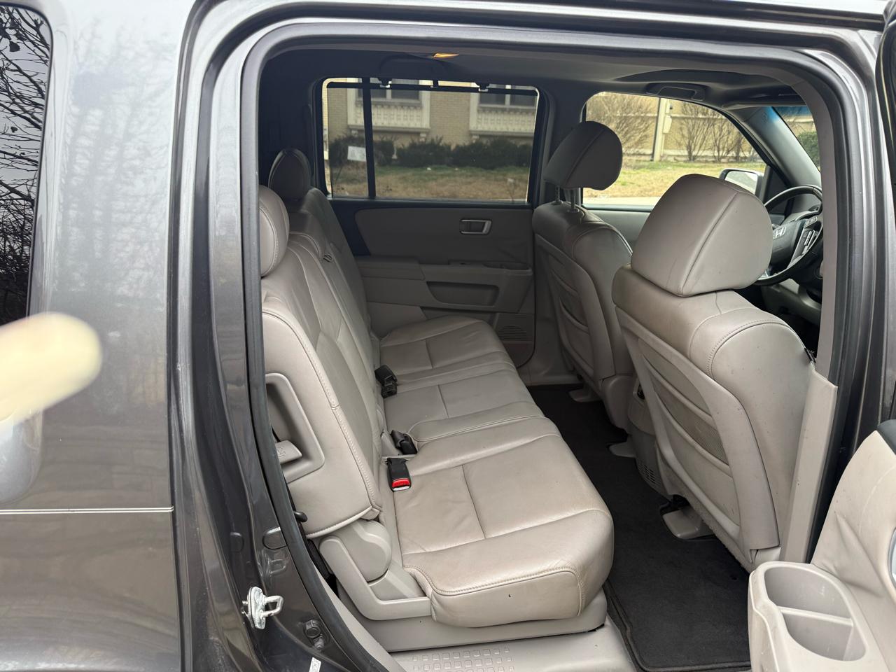 Honda Pilot Touring 2WD 5-Spd AT 2010