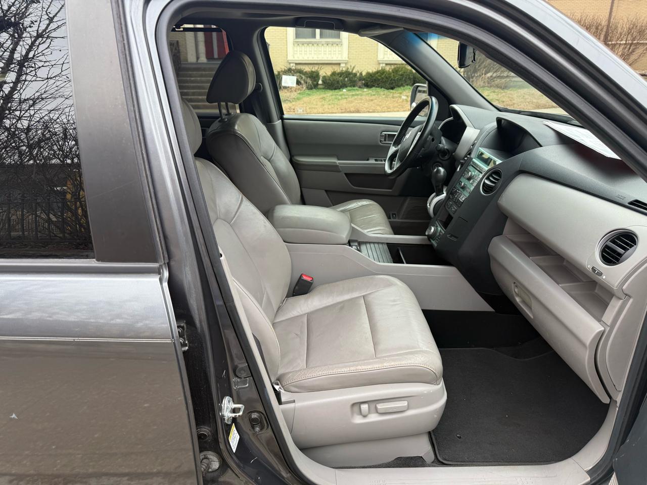 Honda Pilot Touring 2WD 5-Spd AT 2010