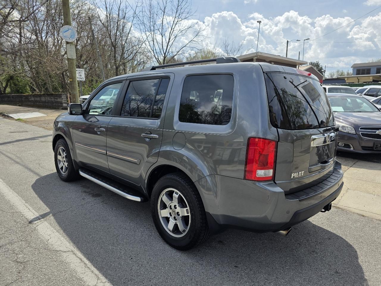Honda Pilot Touring 2WD 5-Spd AT 2010