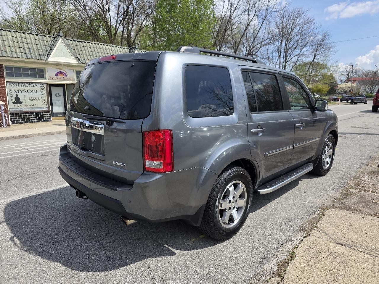 Honda Pilot Touring 2WD 5-Spd AT 2010
