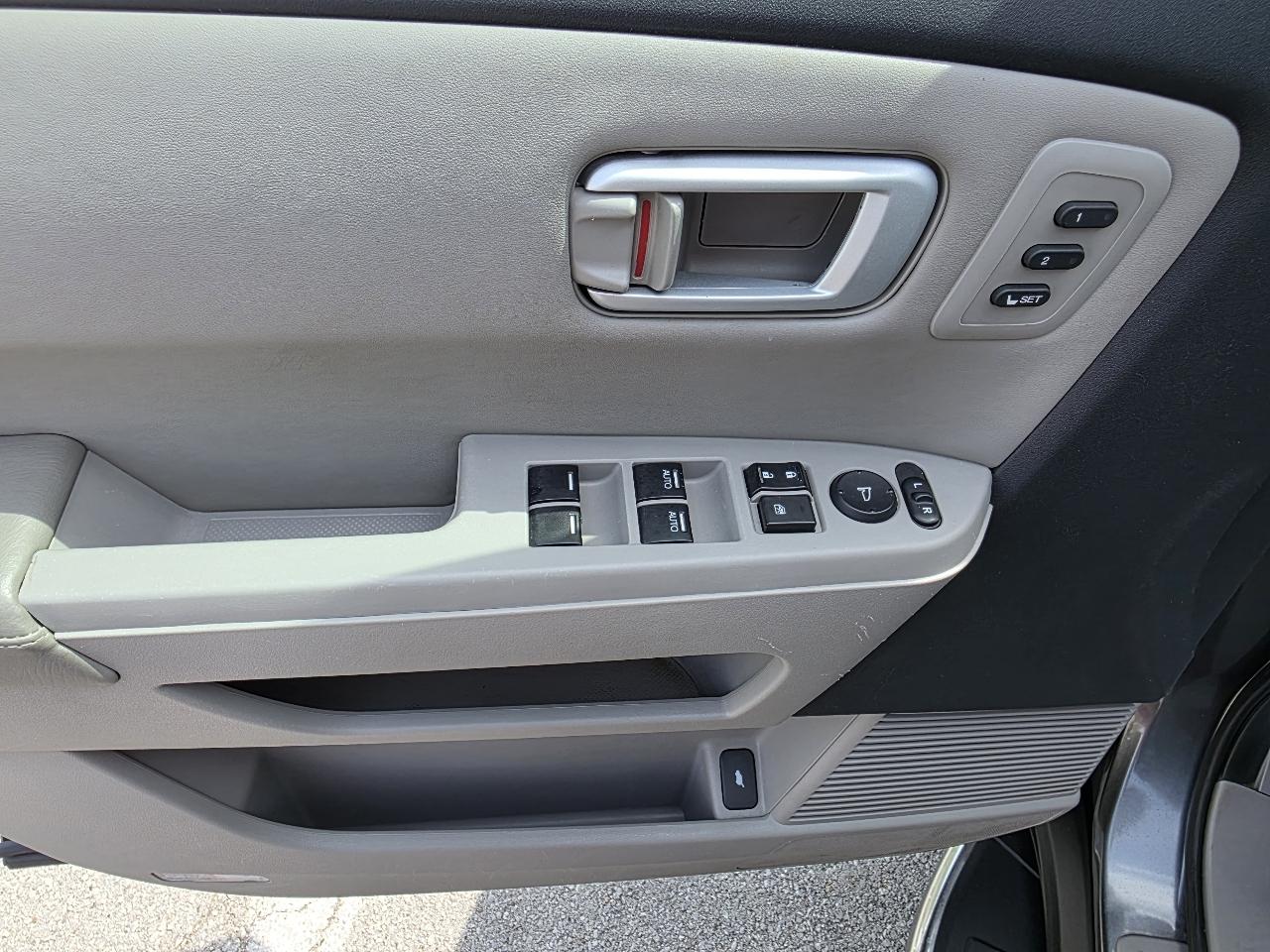 Honda Pilot Touring 2WD 5-Spd AT 2010