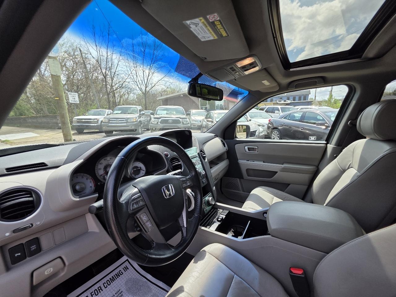 Honda Pilot Touring 2WD 5-Spd AT 2010