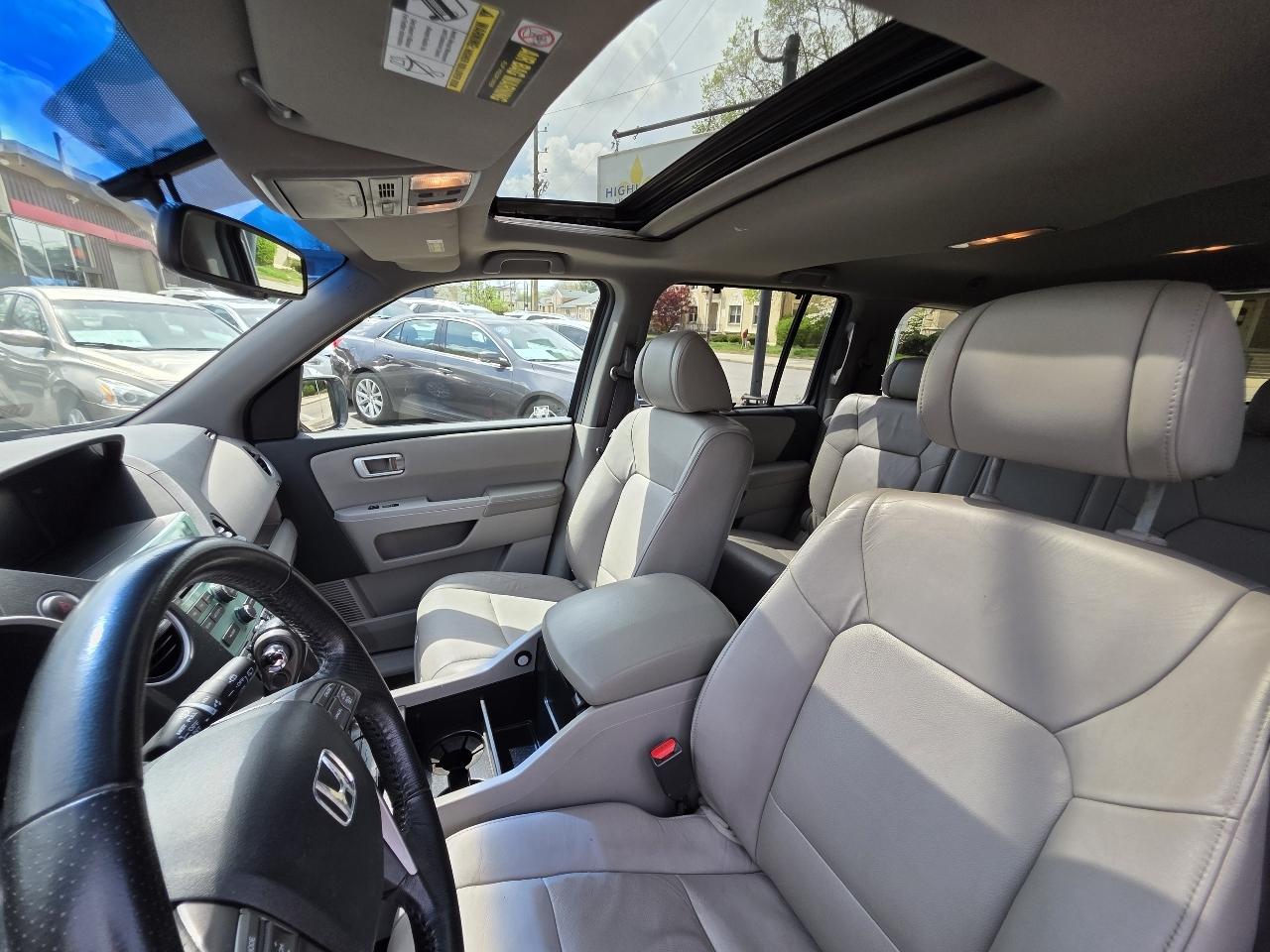 Honda Pilot Touring 2WD 5-Spd AT 2010