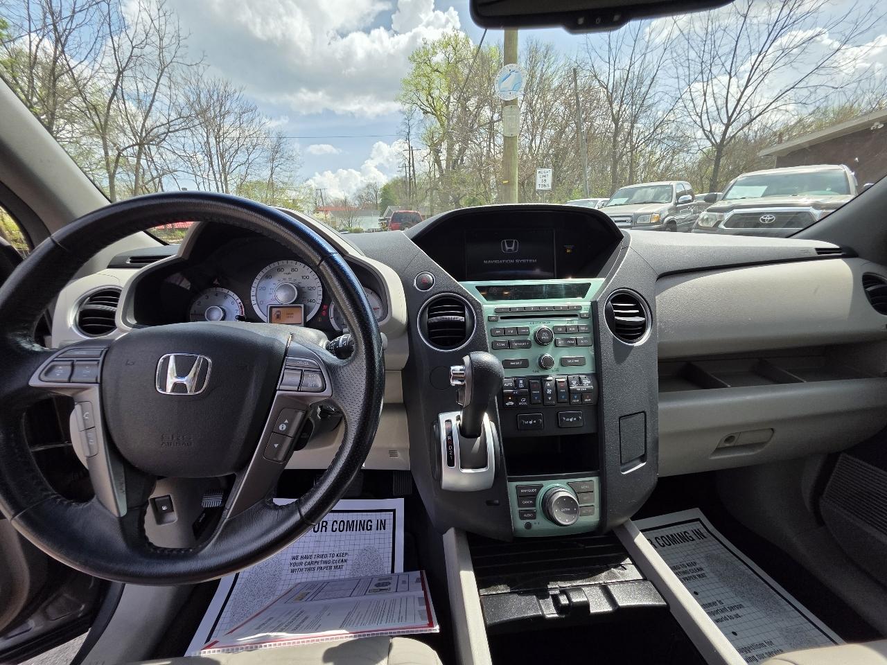 Honda Pilot Touring 2WD 5-Spd AT 2010