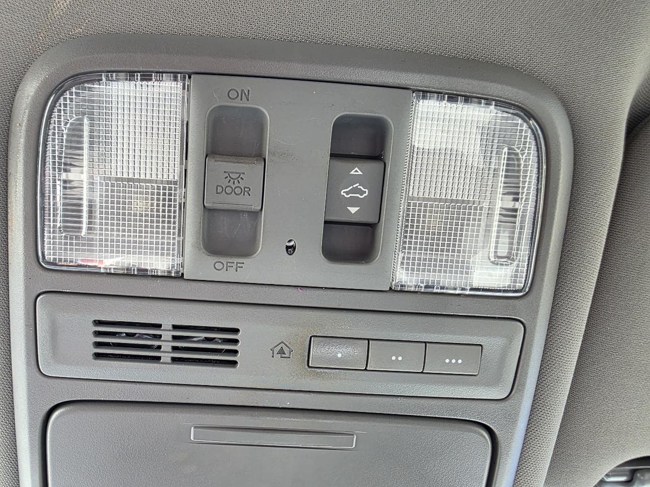 Honda Pilot Touring 2WD 5-Spd AT 2010