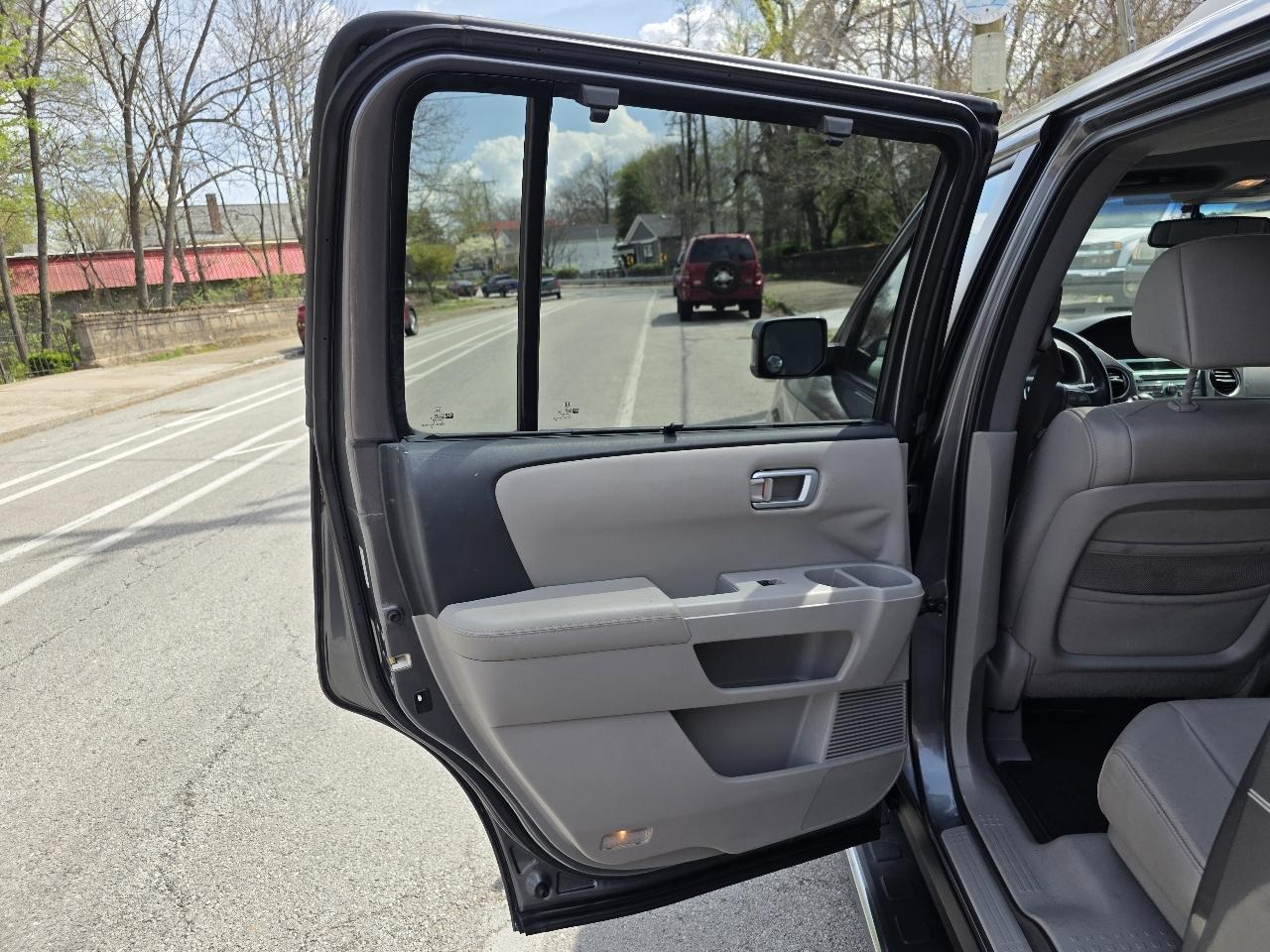 Honda Pilot Touring 2WD 5-Spd AT 2010