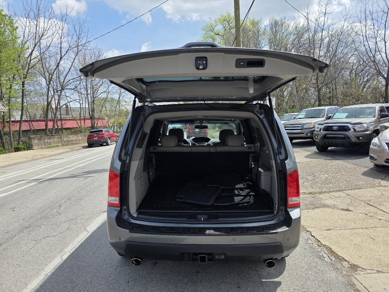 Honda Pilot Touring 2WD 5-Spd AT 2010