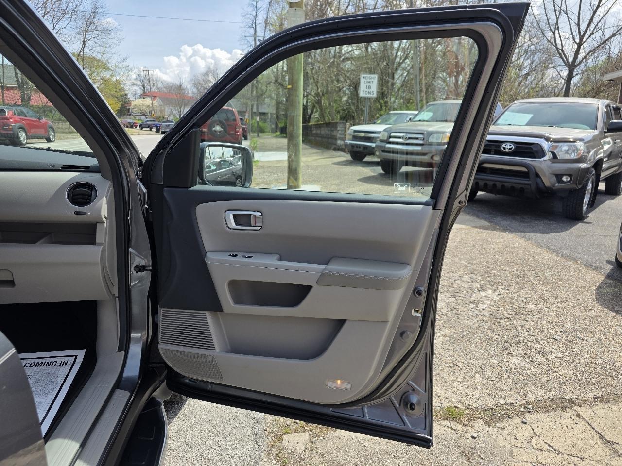 Honda Pilot Touring 2WD 5-Spd AT 2010