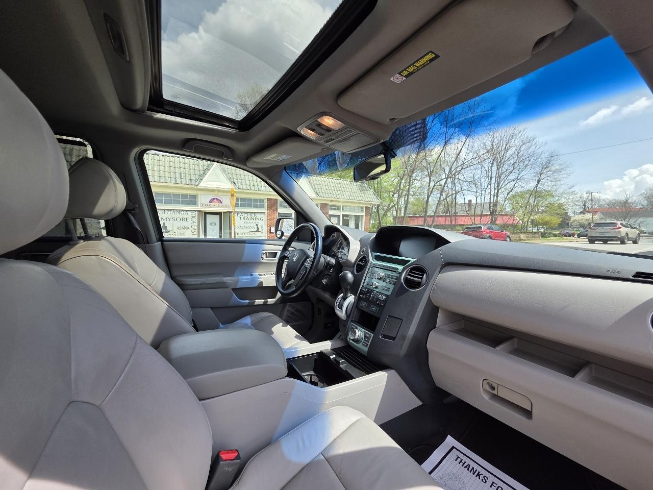 Honda Pilot Touring 2WD 5-Spd AT 2010