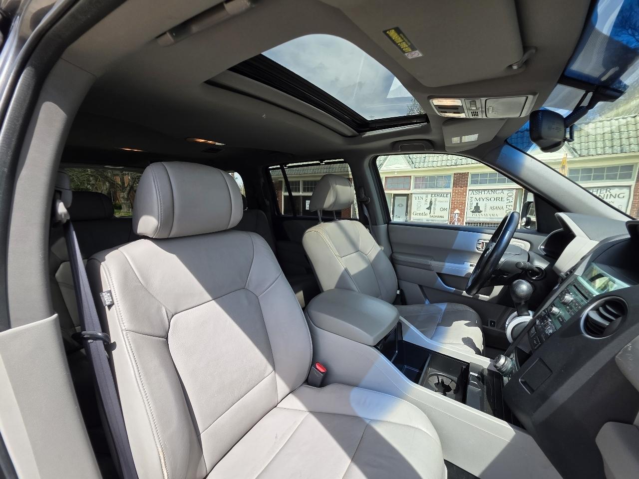 Honda Pilot Touring 2WD 5-Spd AT 2010