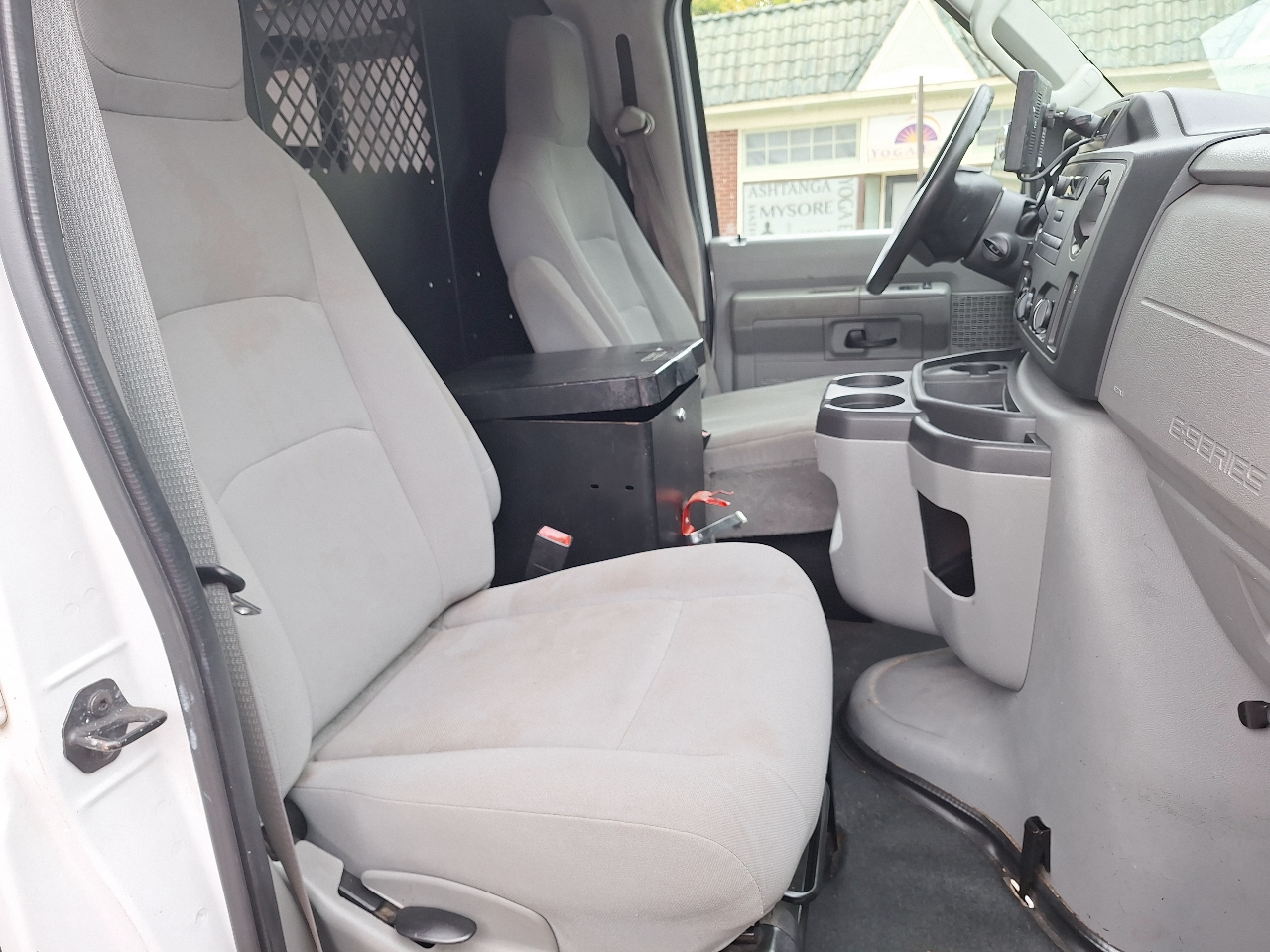 2013 Ford E-150 photo 8