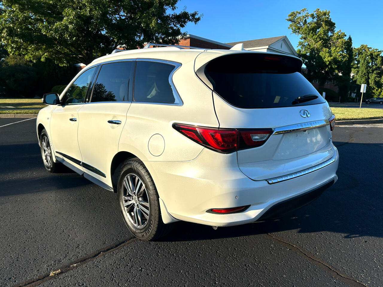 2017 Infiniti QX60 Base AWD photo 3