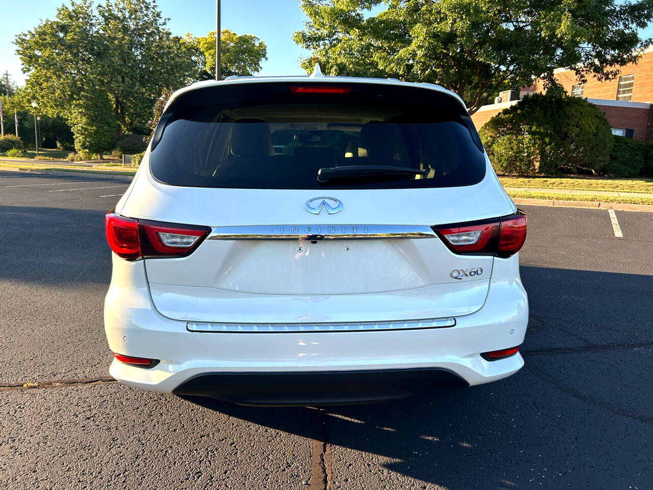 2017 Infiniti QX60 Base AWD photo 4