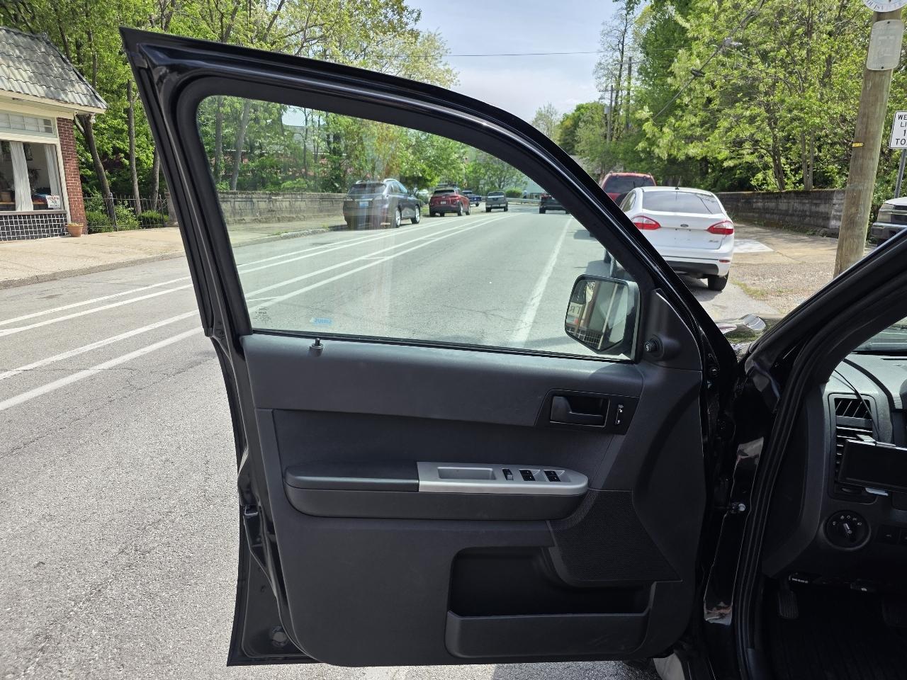 Ford Escape XLT 4WD 2012