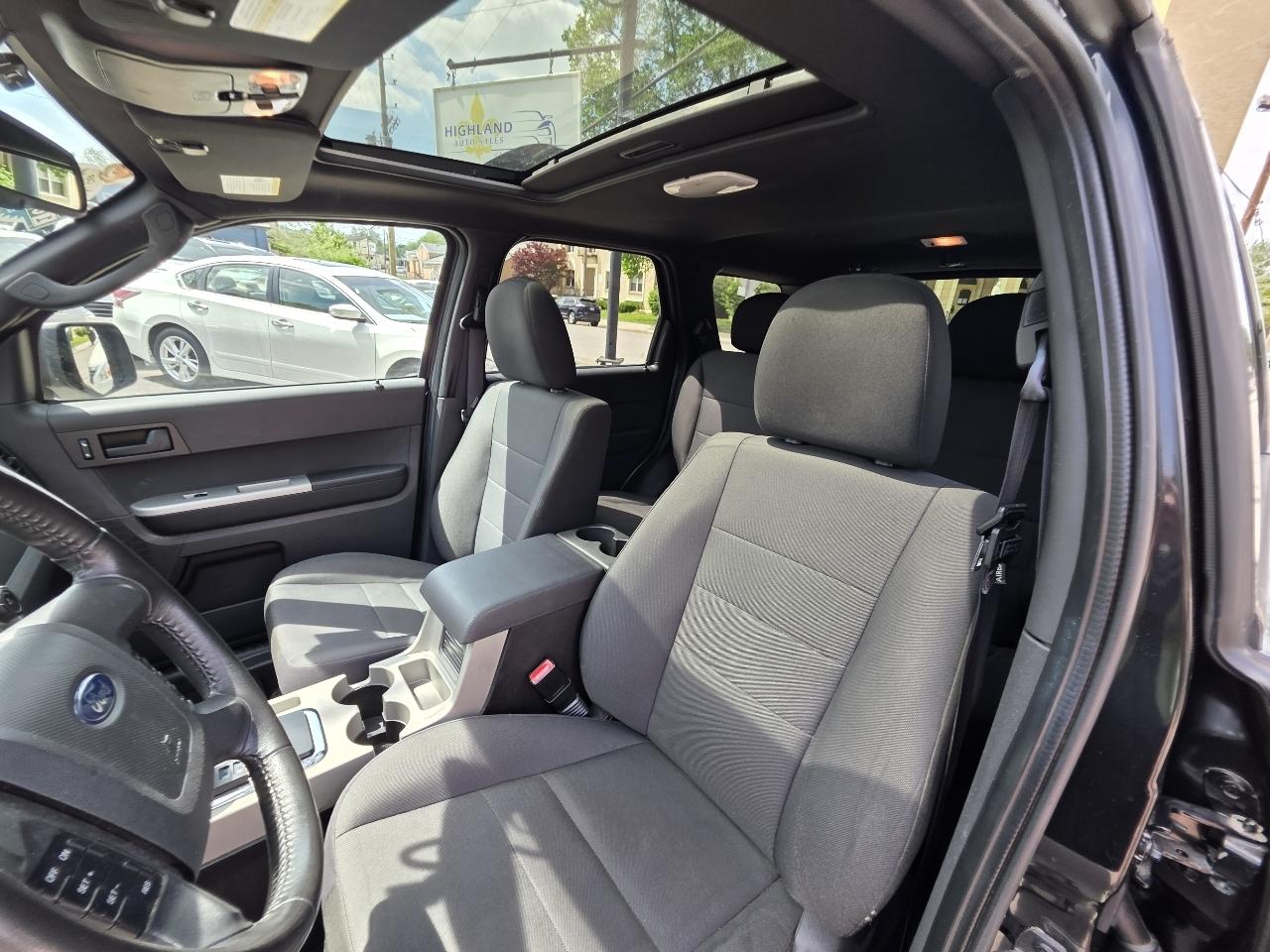 Ford Escape XLT 4WD 2012