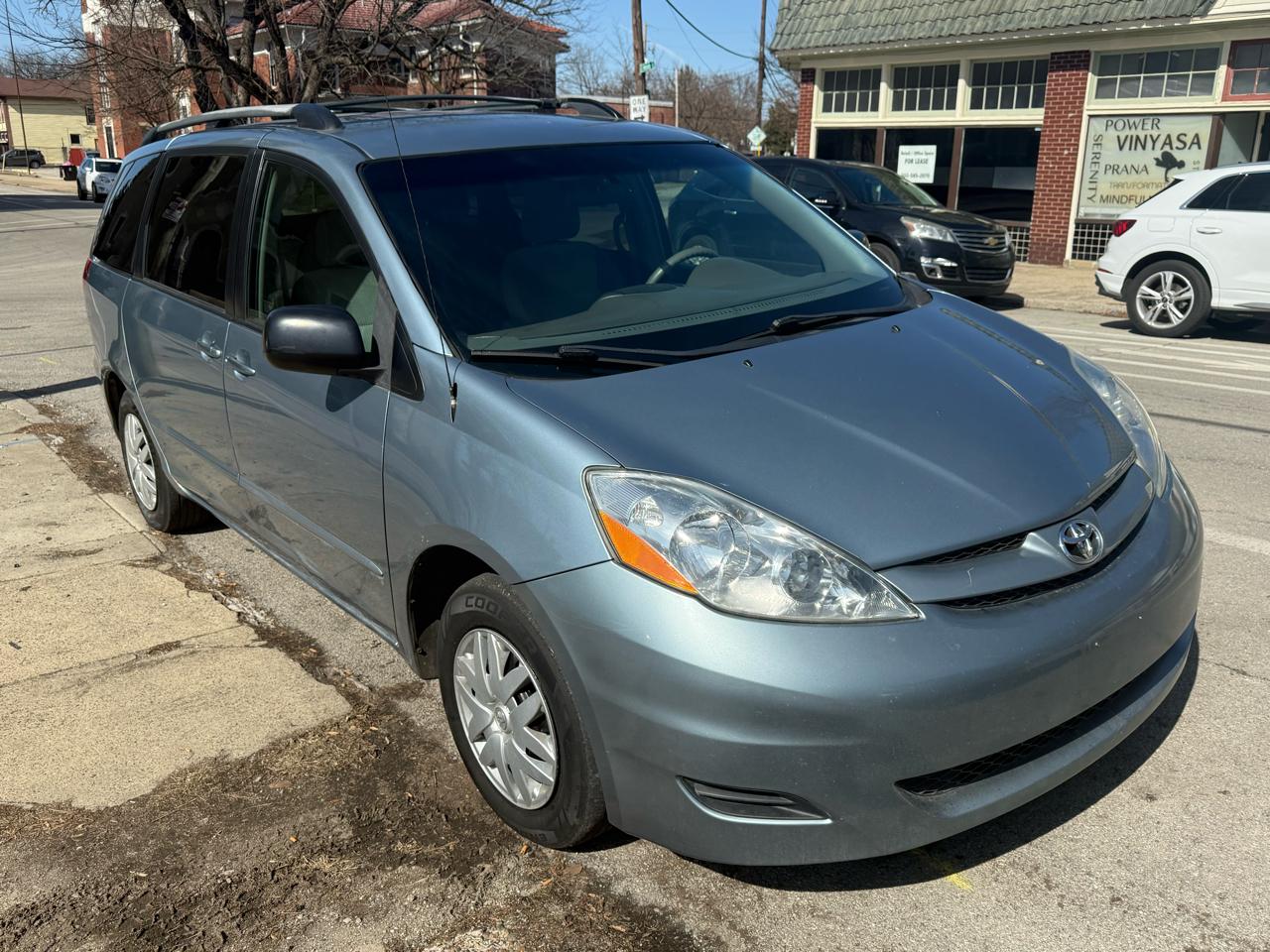 Toyota Sienna LE 7-Passenger 2006