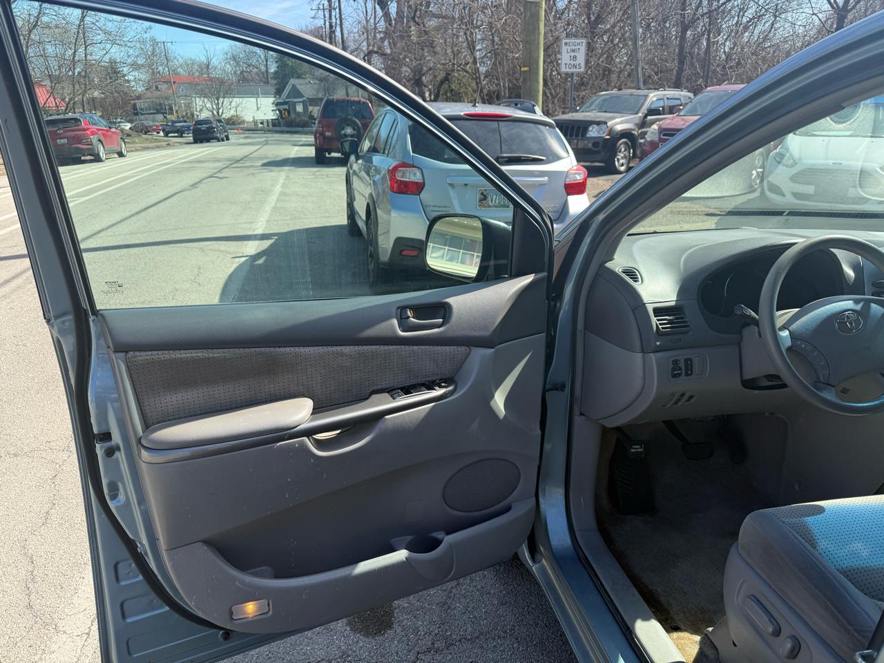 Toyota Sienna LE 7-Passenger 2006