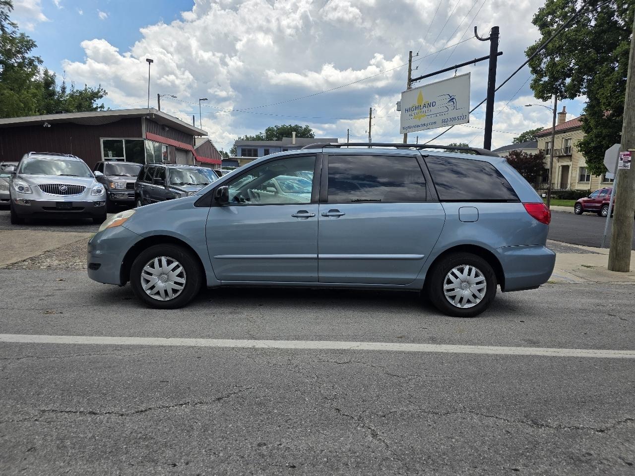 Toyota Sienna LE 7-Passenger 2006