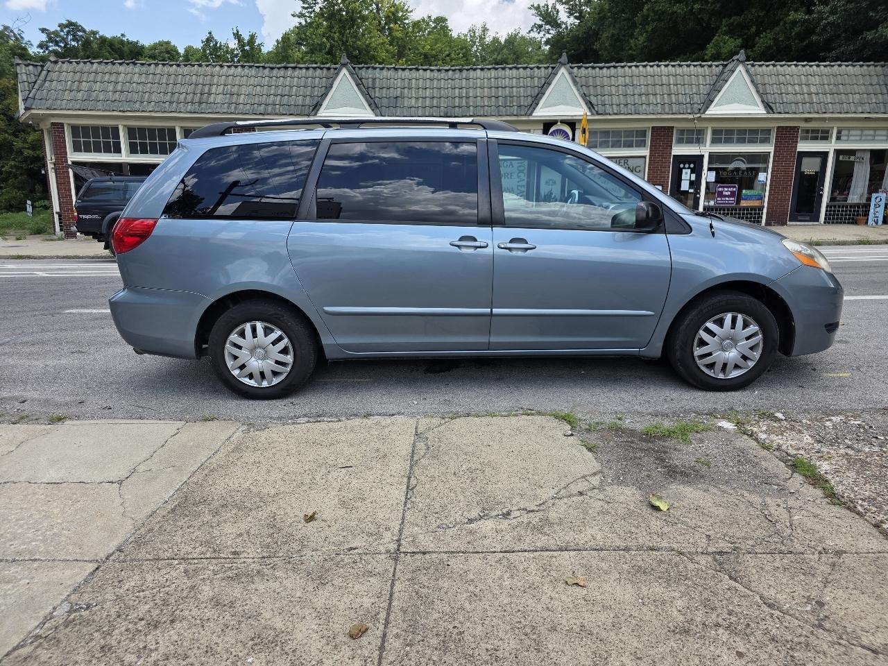 Toyota Sienna LE 7-Passenger 2006