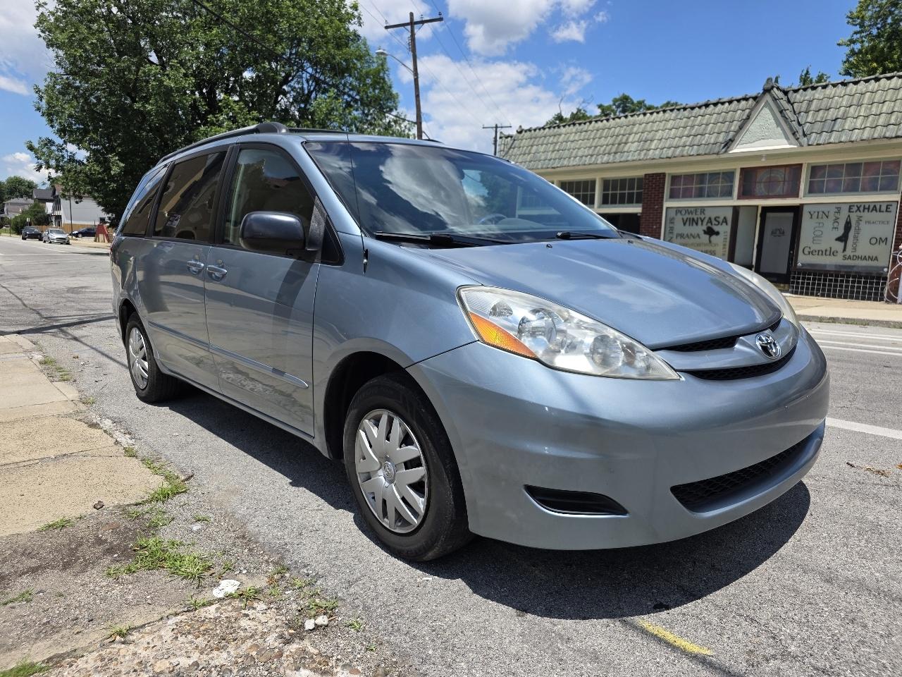 Toyota Sienna LE 7-Passenger 2006