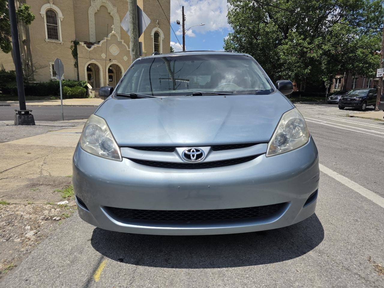 Toyota Sienna LE 7-Passenger 2006