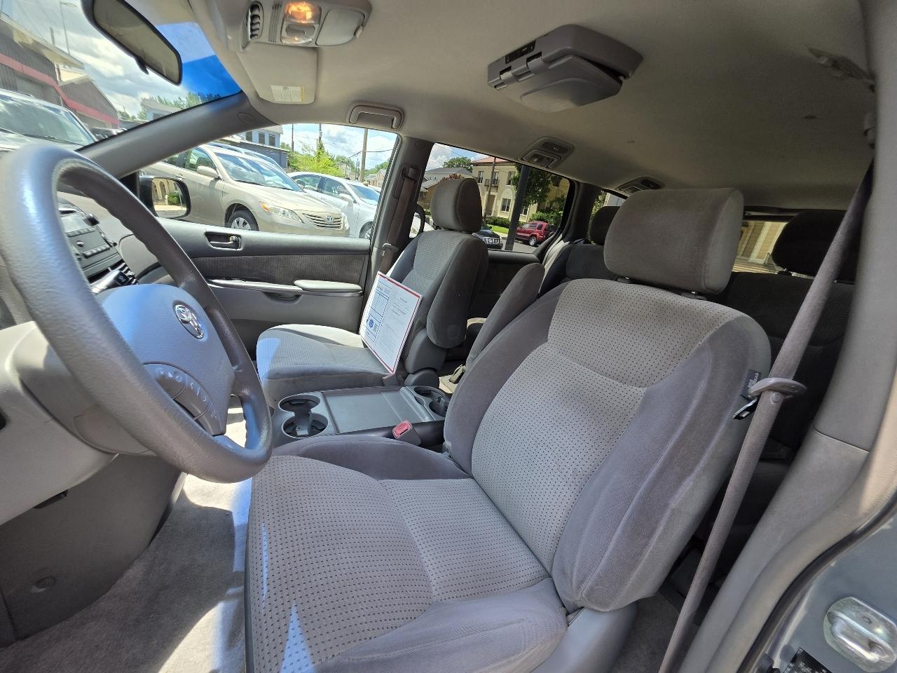 Toyota Sienna LE 7-Passenger 2006