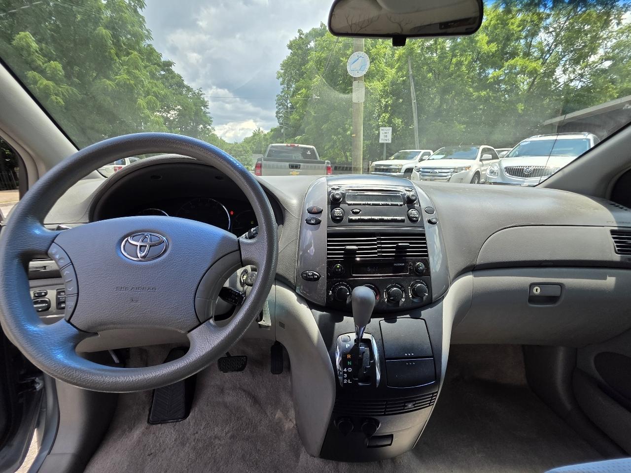 Toyota Sienna LE 7-Passenger 2006