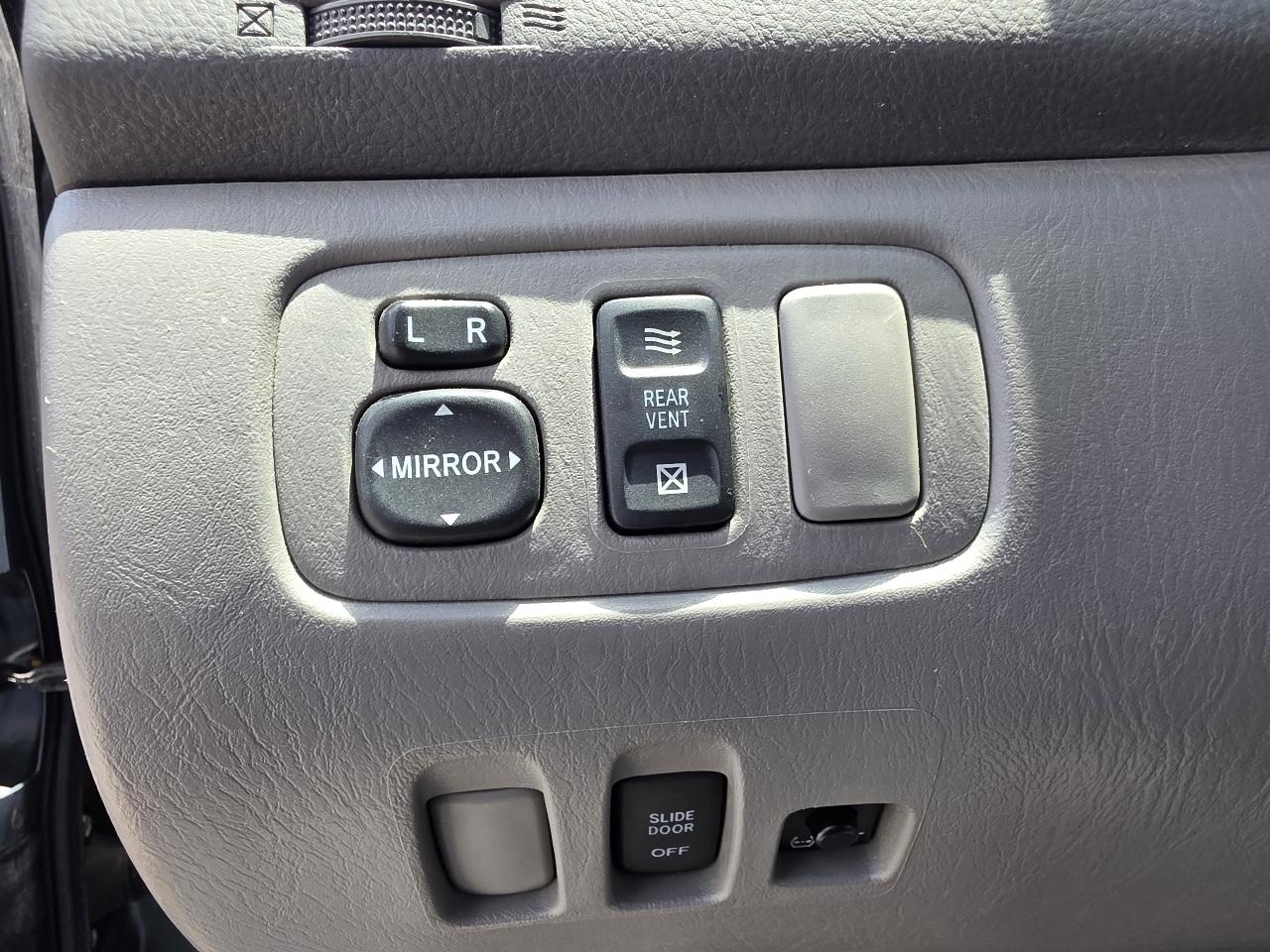 Toyota Sienna LE 7-Passenger 2006