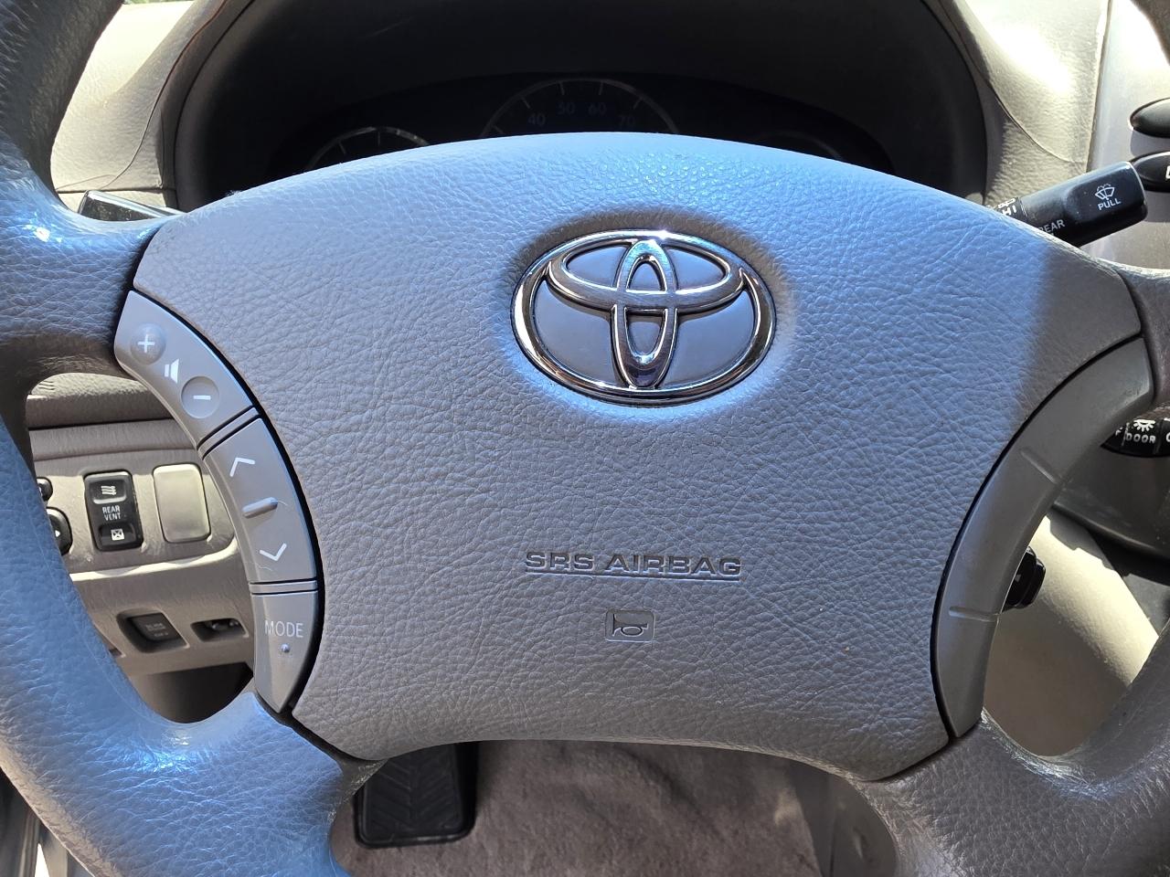 Toyota Sienna LE 7-Passenger 2006