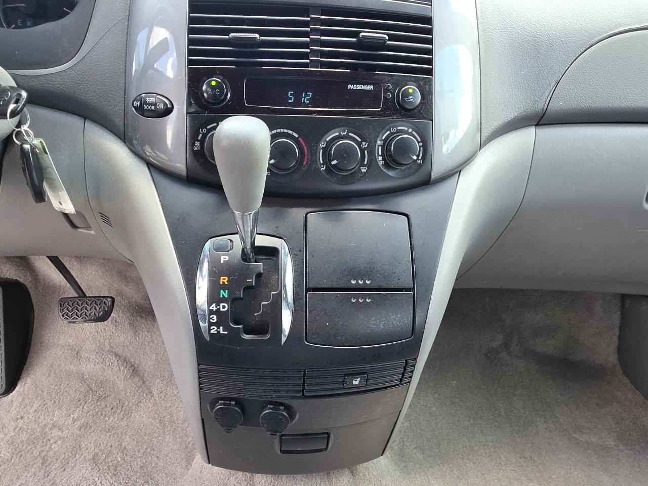 Toyota Sienna LE 7-Passenger 2006
