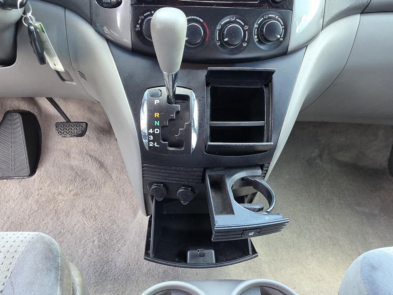 Toyota Sienna LE 7-Passenger 2006