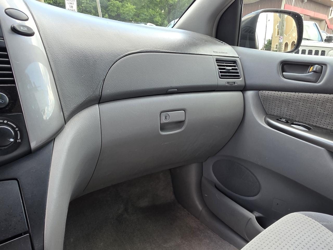 Toyota Sienna LE 7-Passenger 2006
