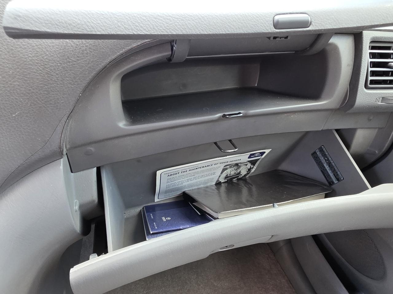 Toyota Sienna LE 7-Passenger 2006