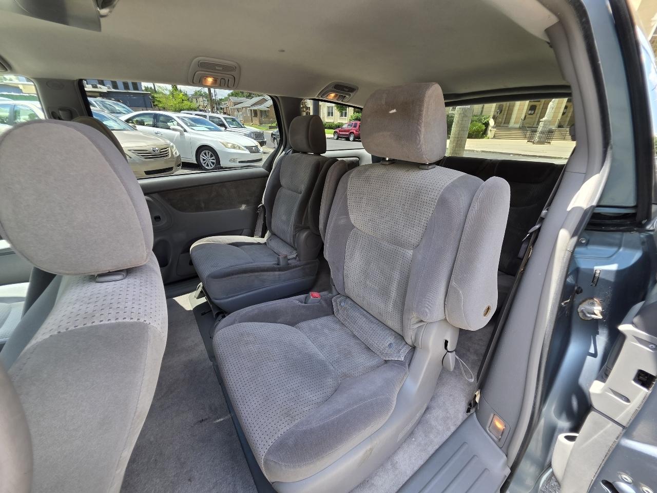 Toyota Sienna LE 7-Passenger 2006